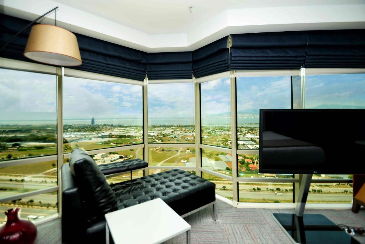 Ramada Encore By Wyndham Izmir Rum bild