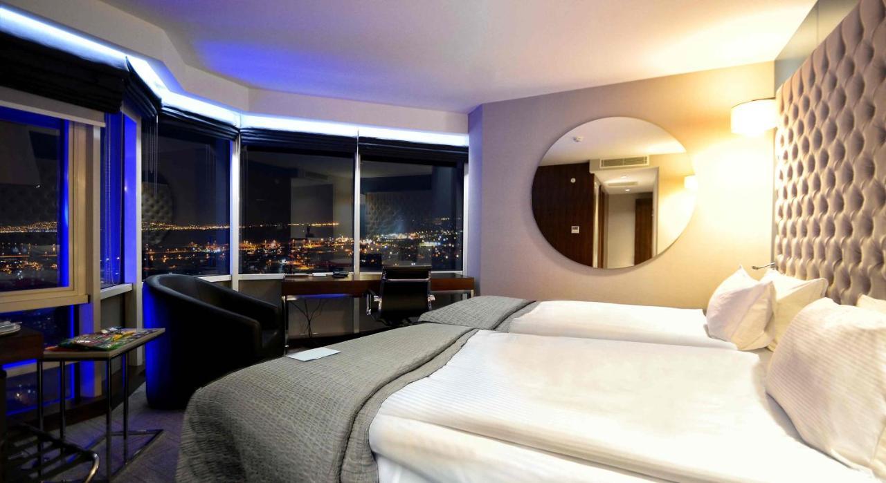 Ramada Encore By Wyndham Izmir Exteriör bild