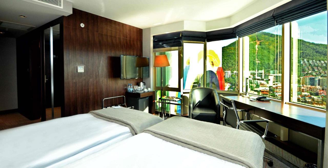 Ramada Encore By Wyndham Izmir Rum bild