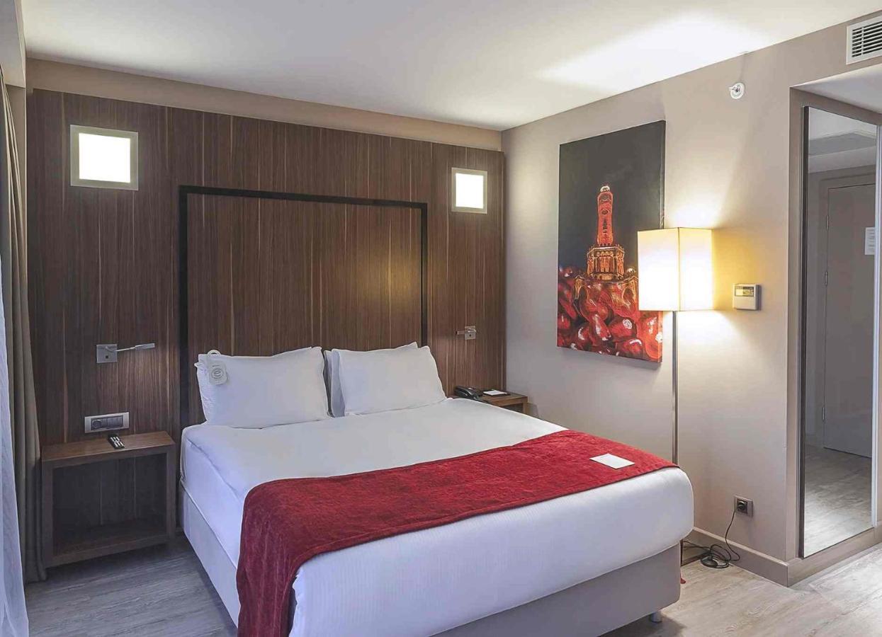 Ramada Encore By Wyndham Izmir Exteriör bild