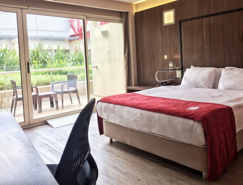 Ramada Encore By Wyndham Izmir Exteriör bild